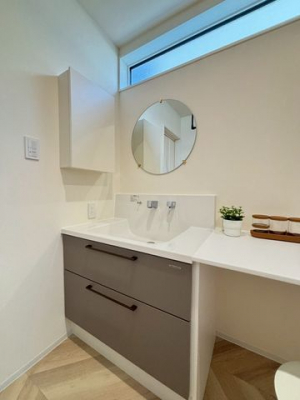 ���ʑ�E���ʏ��@�����ʉ��ϑ䁙�n���h�V�����[�t���̐��ʉ��ϑ�ł���