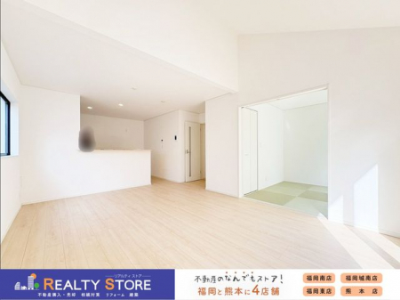 ���r���O�@�i�`�������J���[�̃t���[�����O���������𖾂邭���o���Ă���܂���