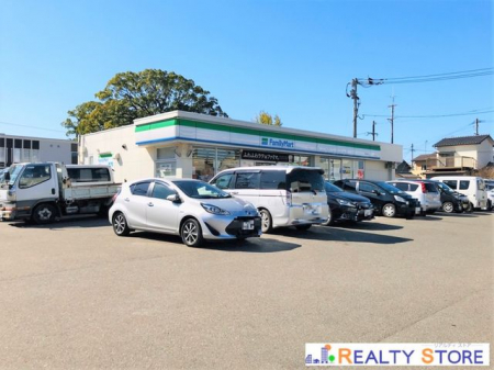 ���ӊ��@�t�@�~���[�}�[�g�u�Ǝ����X �k��8���B 550m