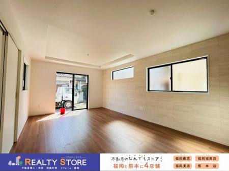 ���r���O�@�����r���O���V�����ŉƋ��C���e���A�I�т��y���݂̈�ł���