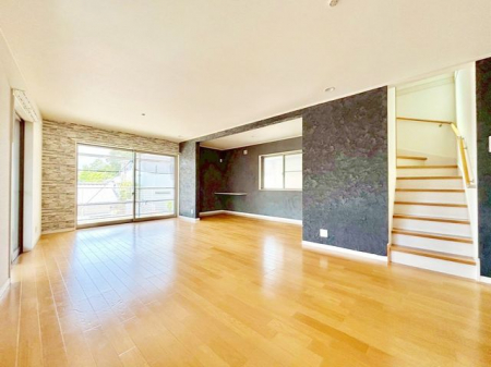 ���r���O�@�����r���O�����r���O�K�i�̗p�􎩑R�ƉƑ����W�܂郊�r���O��