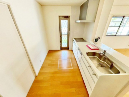 �L�b�`���@���V�X�e���L�b�`�����H��@�t���̃V�X�e���L�b�`���􏟎�������芷�C��S�~�o�������₷���ł��ˁ�