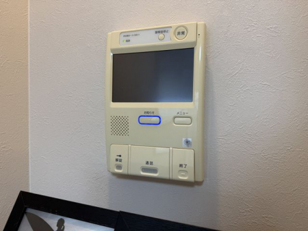 ���̑����ρ@�yTV���j�^�[�t�C���^�[�z���z���ⓖ����O�̐ݔ��ł����A���q�l�̗���Ԏ��ɂ��d�󂷂�K�{�h�ƃA�C�e���ł��B���璆�ɒN���K�˂Ă����̂����m�F�ł��܂����A�ݑ���u��������S�v�������ɂ���܂��B