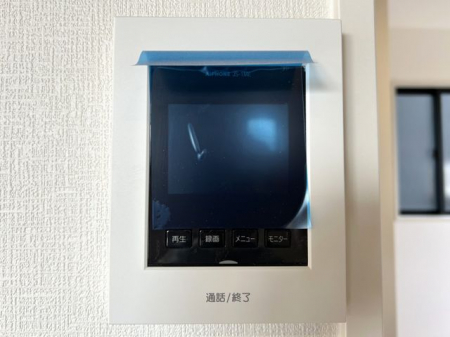 ���̑����ρ@���s�u���j�^�[�t�C���^�[�z�����K��҂��摜�Ɖ����Ŋm�F�ł���A�h�Ɛ��ɗD�ꂽ���S�̃V�X�e����X�b�L���Ƃ����f�U�C���ŁA�ȒP�ɑ��삵�Ă��������܂���