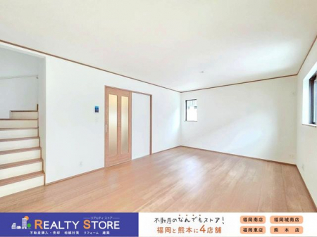 ���r���O�@��D�������y�����̋�ԁz���r���O�͉Ƒ��S���̏W�܂�e���̏�A���̏ꏊ��ʂ��ĉƑ��̊y������b���������Ă������ȃ��r���O�ł��ˁ�