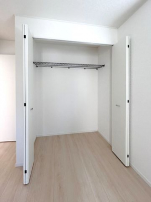 ���[�@���N���[�[�b�g(6.5���m��)���e�ʑ傫�߂Ȃ̂ŁA����������������Еt���܂���