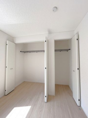 ���[�@���N���[�[�b�g�i6���m���j��2�ɕ�����Ă���̂ł��m���Ƃ��ו��𕪂��Ď��[�o���܂���