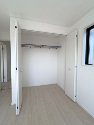 ���ӊ��@���N���[�[�b�g(5���m��)���e�ʑ傫�߂Ȃ̂ŁA����������������Еt���܂���