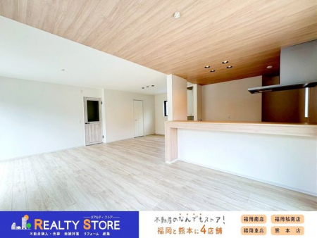 ���r���O�@23.5���̂�Ƃ��ԁ�i�`�������J���[�̃t���[�����O���������𖾂邭���o���Ă���܂���