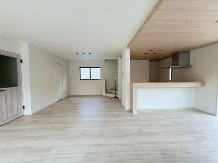 ���r���O�@3�ʍ̌��̃��r���O���z������E�ʕ��Ƃ��ɗǍD�ł���