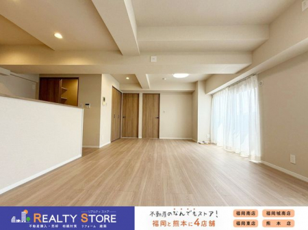 ���r���O�@�y�����̋�ԁz���r���O�͉Ƒ��S���̏W�܂�e���̏�A���̏ꏊ��ʂ��ĉƑ��̊y������b���������Ă������ȃ��r���O�ł��ˁ�