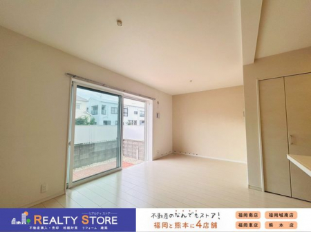 ���r���O�@���r���O�K�i�̗p�􎩑R�ƉƑ����W�܂郊�r���O��