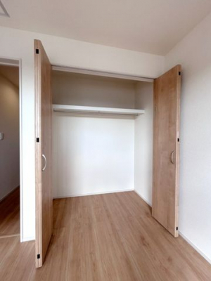 ���[�@���N���[�[�b�g(4.5���m��)���e�ʑ傫�߂Ȃ̂ŁA����������������Еt���܂���