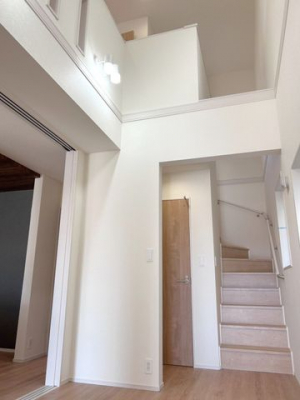 ���ӊ��@���}���`�G���g�����X���㕔�������Ŗ��邭�J���I�ȋ�ԁ�A�E�g�h�A��Ԃ����o���܂���