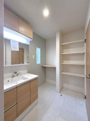 ���ʑ�E���ʏ��@�����ʒE�ߎ����Ǝ������ɔz���������ʃX�y�[�X�������g�x�x���X���[�Y�ɍs���܂���