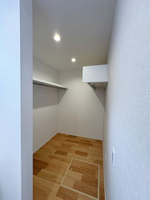 ���[�@���t�@�~���[�N���[�N�����Ƒ����̈ߗނ�o�b�O�A���������܂Ƃ߂Ď��[�ł���t�@�~���[�N���[�N�������Ă��܂���