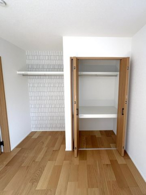 ���[�@���N���[�[�b�g(6.6���m��)��2�ɕ�����Ă���̂ł��m���Ƃ��ו��𕪂��Ď��[�o���܂���