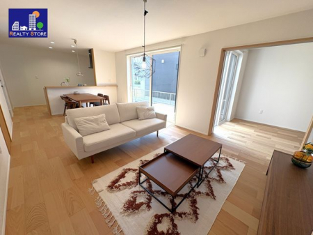 ���r���O�@�����r���O�����邭�J���I�ȃ��r���O�_�C�j���O��Ƒ����������߂������Ԃł���