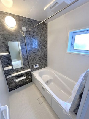 �����@���������������̂��閾�邢�����������̃o�X�^�C�������K�Ɋy���߂܂���