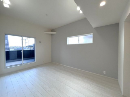 �Q���@��8���p�����傫�ȃx�b�h��u���Ă��L�X�Ƃ������������Q���ɂ������߂ł���