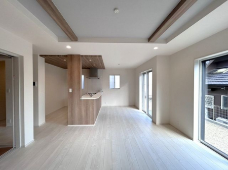 ���r���O�@�����r���O�����邭�J���I�ȃ��r���O�_�C�j���O��Ƒ����������߂������Ԃł���