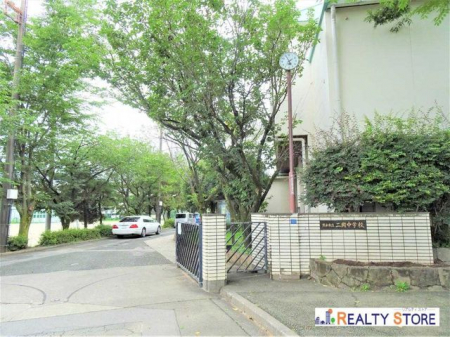 ���ӊ��@�F�{�s���񉪒��w�Z �k��25���B 2000m