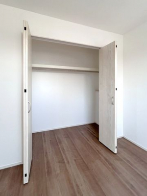 ���[�@���N���[�[�b�g(7���m��)���e�ʑ傫�߂Ȃ̂ŁA����������������Еt���܂���