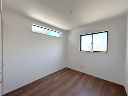 ���[�@������5.25���m�����������S�̂Ɍ����s���n�鍂���̕t������������