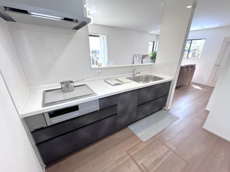 �L�b�`���@���L�b�`�����������[�t���ŕ֗��ȃL�b�`���B�H�i�̃X�g�b�N���[�ɂ��𗧂��܂���