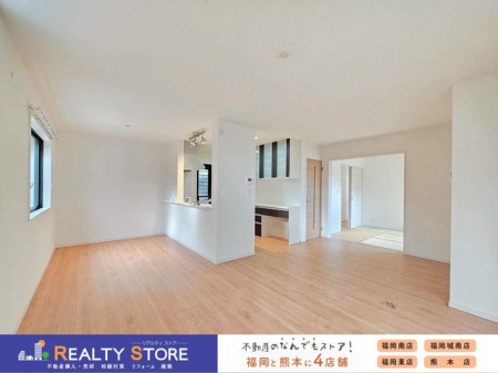 ���r���O�@�y�����̋�ԁz���r���O�͉Ƒ��S���̏W�܂�e���̏�A���̏ꏊ��ʂ��ĉƑ��̊y������b���������Ă������ȃ��r���O�ł��ˁ�